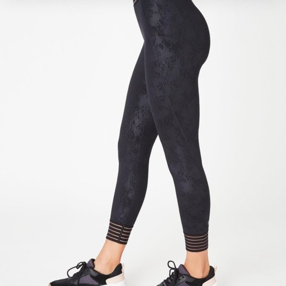 SWEATY BETTY NEW Embossed 7/8 Workout Leggings - Picture 2 of 8